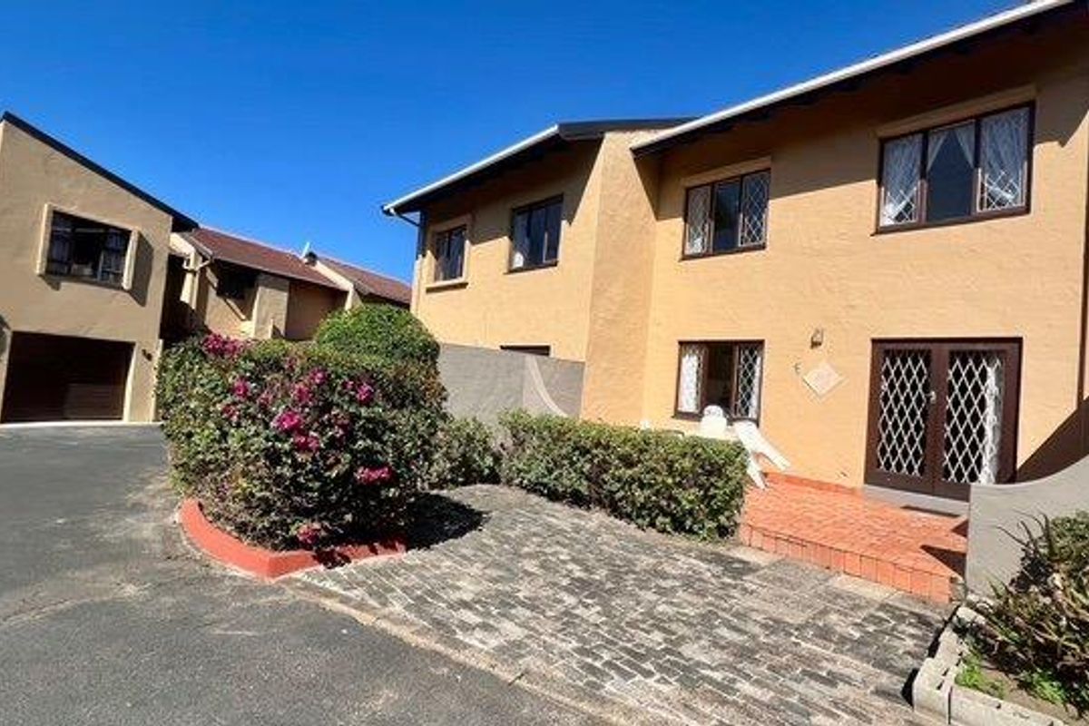 3-Bedroom Duplex with Private Beach Access in Shelly Beach - Photo 2