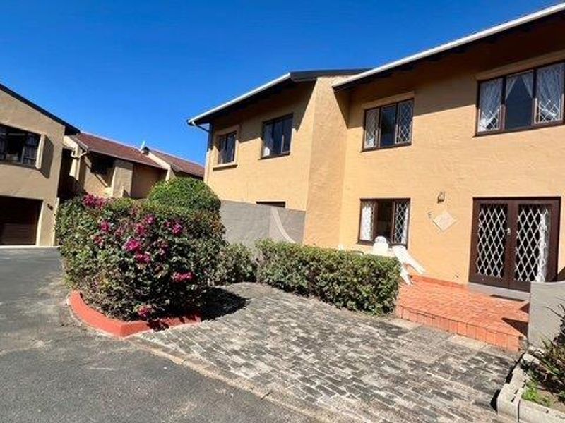 3-Bedroom Duplex with Private Beach Access in Shelly Beach - Photo 2