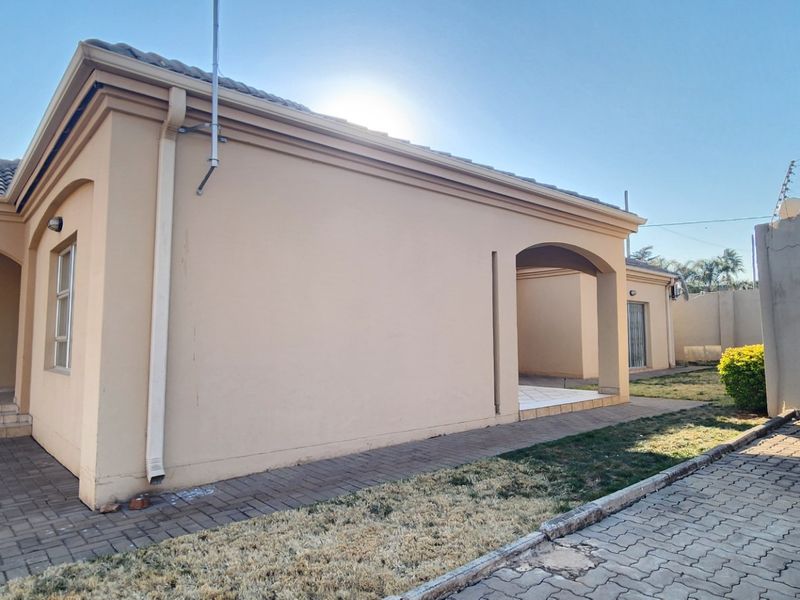 Modern Stylish Home for Sale in Erasmia - Photo 2