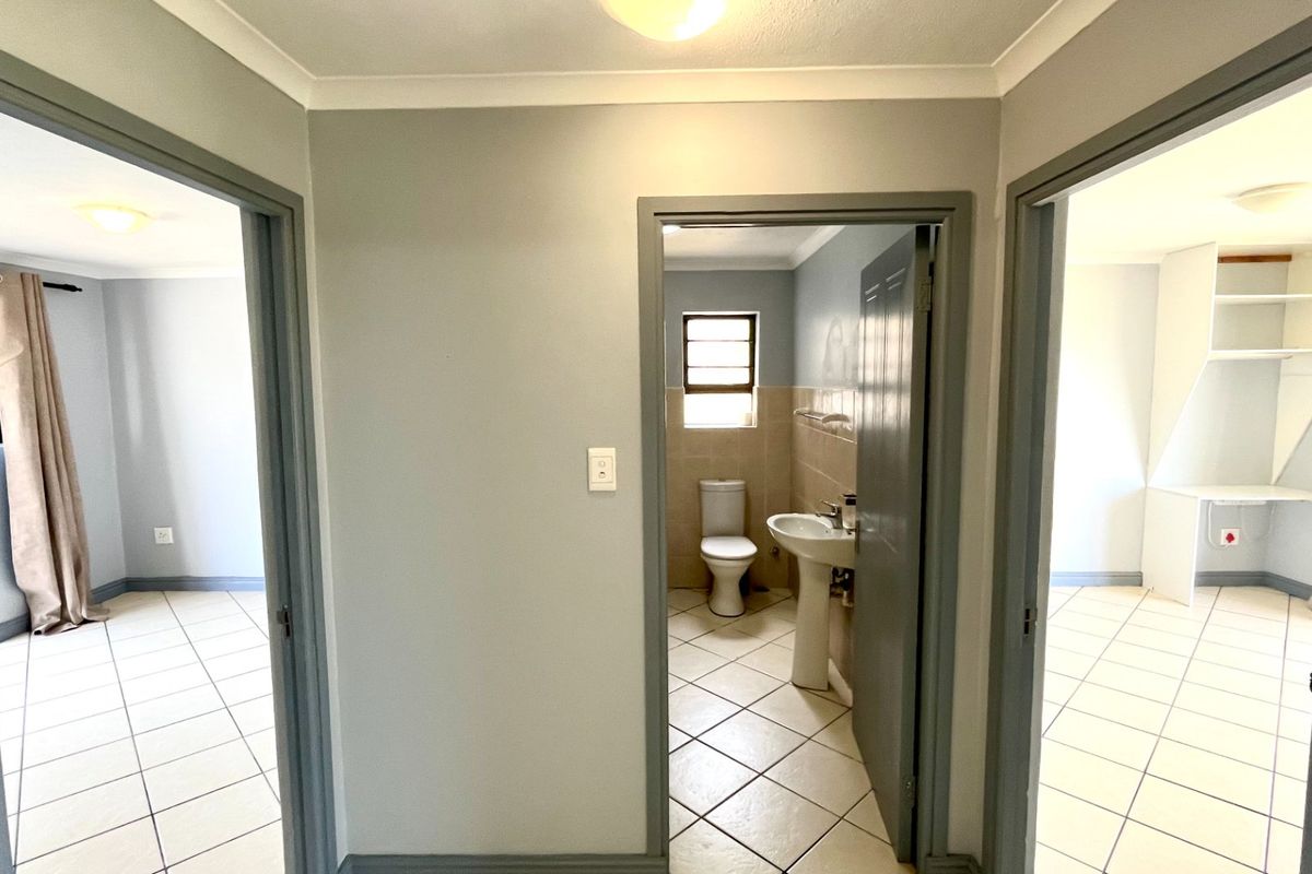 ON SHOW DAILY - BY APPOINTMENT! - Photo 3