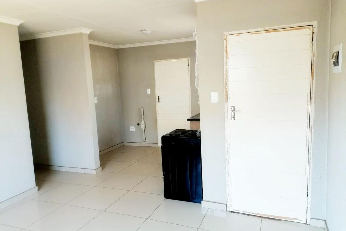 Lovely 3 bedroom family home in Crystal Park - Photo 2