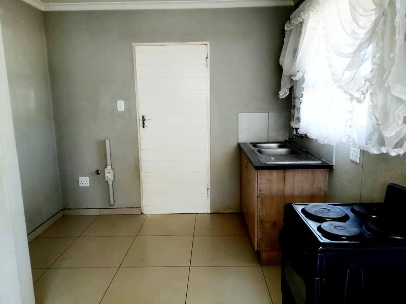 Lovely 3 bedroom family home in Crystal Park - Photo 5