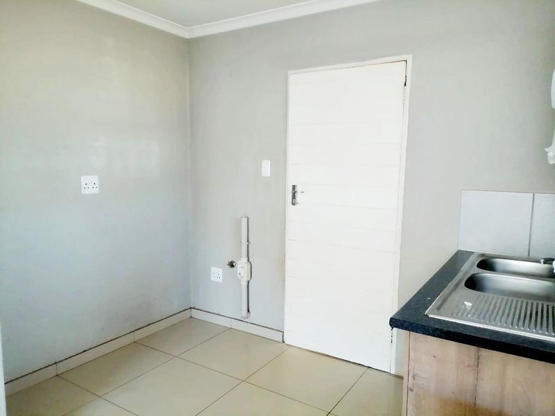 Lovely 3 bedroom family home in Crystal Park - Photo 4