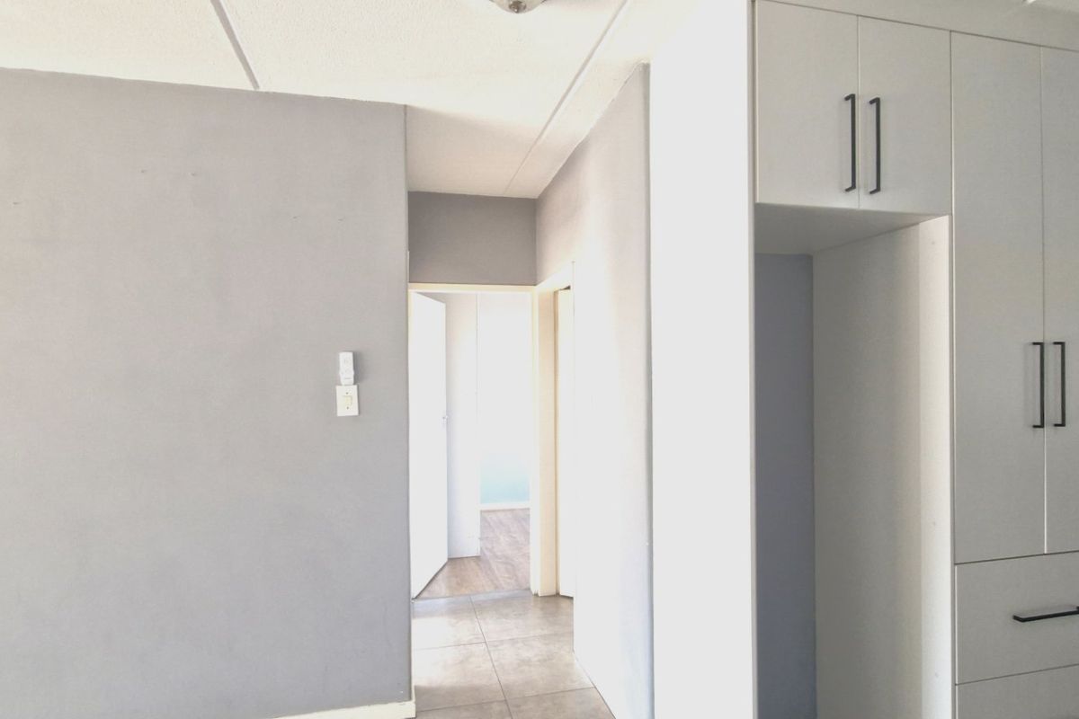 Gorgeous Modern Contemporary ,,,,,,,,,, 2 Bedrooms ,,1 Bathrooms,, Stunning  Open Plan Kitchen Downstairs Townhouse. - Photo 4