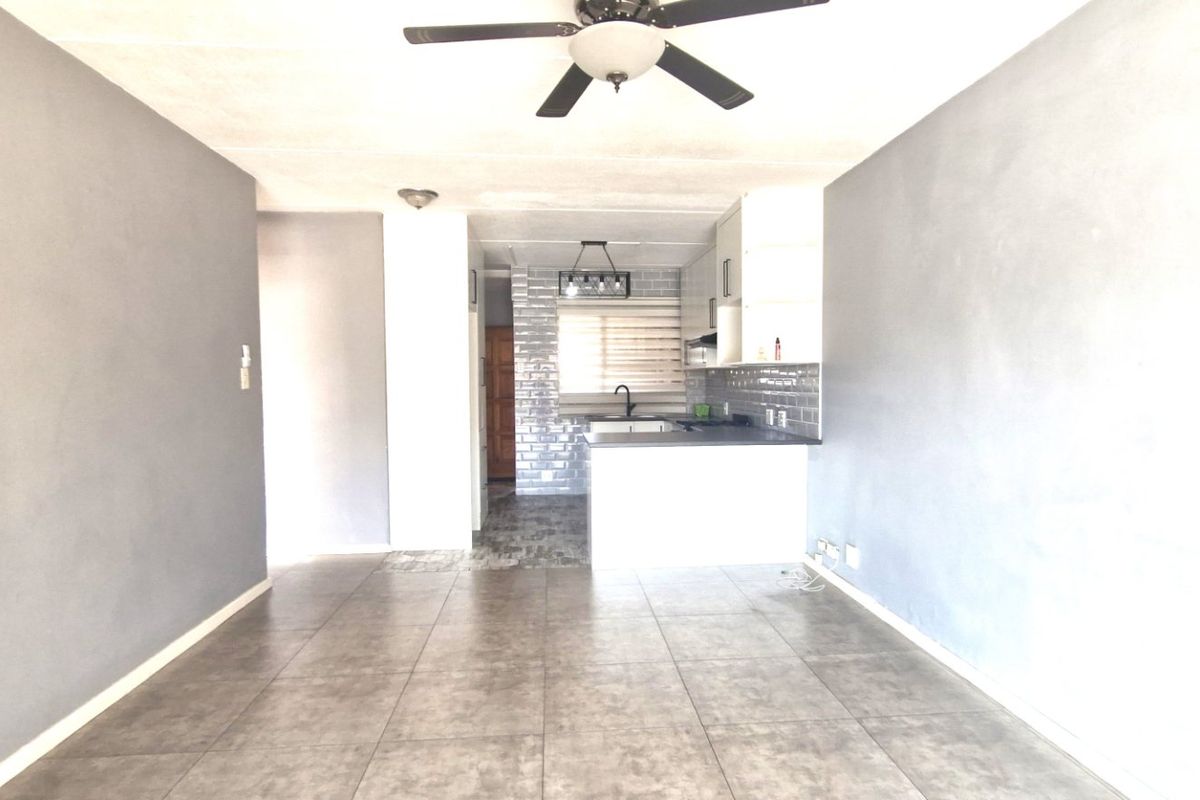 Gorgeous Modern Contemporary ,,,,,,,,,, 2 Bedrooms ,,1 Bathrooms,, Stunning  Open Plan Kitchen Downstairs Townhouse. - Photo 5