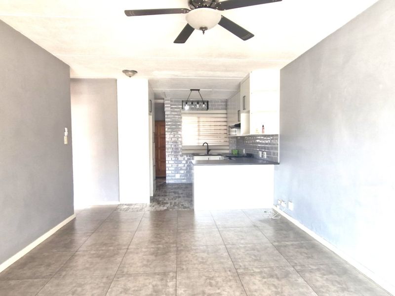 Gorgeous Modern Contemporary ,,,,,,,,,, 2 Bedrooms ,,1 Bathrooms,, Stunning  Open Plan Kitchen Downstairs Townhouse. - Photo 5