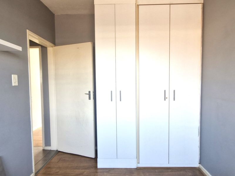 Gorgeous Modern Contemporary ,,,,,,,,,, 2 Bedrooms ,,1 Bathrooms,, Stunning  Open Plan Kitchen Downstairs Townhouse. - Photo 10