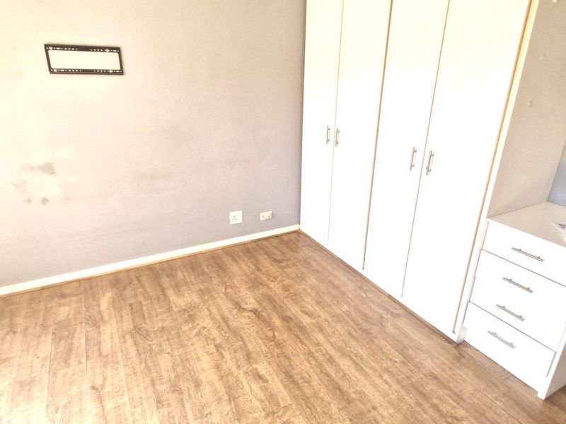 Gorgeous Modern Contemporary ,,,,,,,,,, 2 Bedrooms ,,1 Bathrooms,, Stunning  Open Plan Kitchen Downstairs Townhouse. - Photo 8