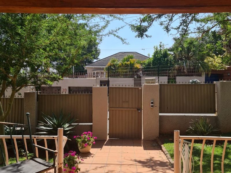 Family dream home, in the leafy suburb of Kensington. - Photo 1