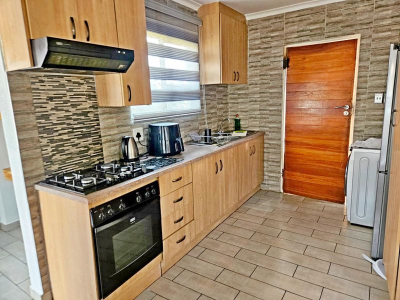 A Stunning 3-Bedroom House  - Photo 3