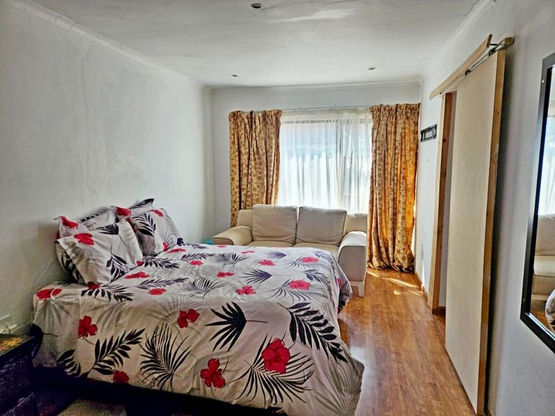 A Stunning 3-Bedroom House  - Photo 6