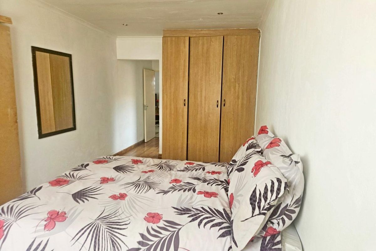 A Stunning 3-Bedroom House  - Photo 5