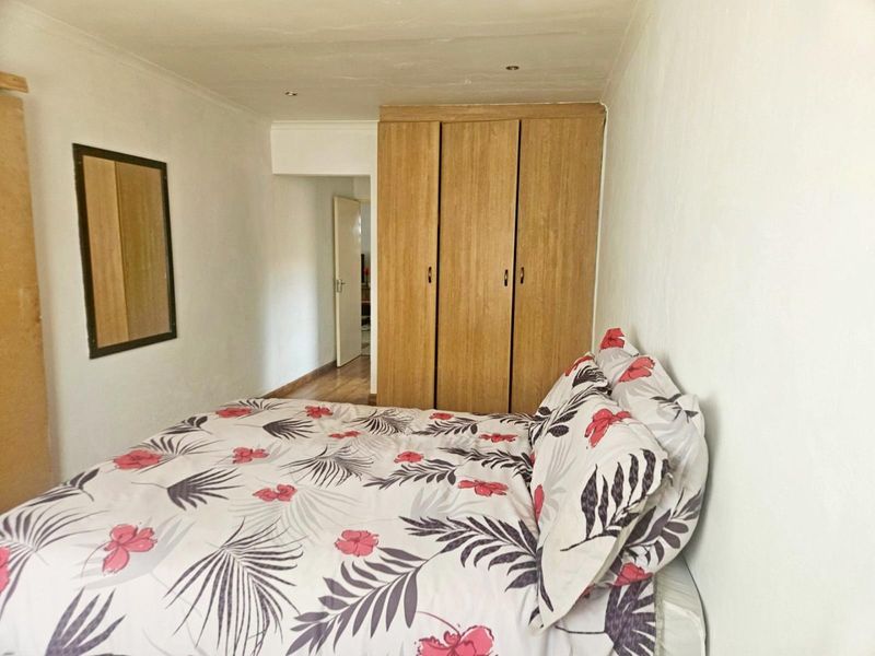 A Stunning 3-Bedroom House  - Photo 5