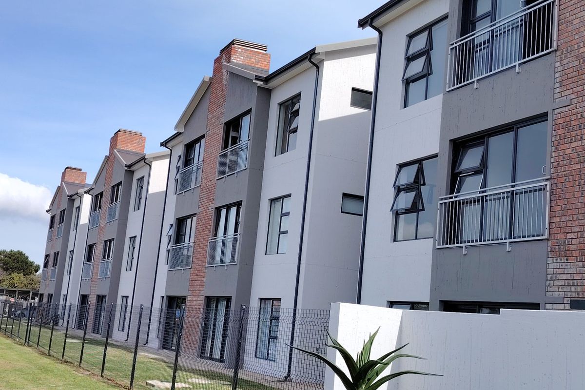 Modern Coastal Living – Walk to the Beach in Central Hartenbos  - Photo 2