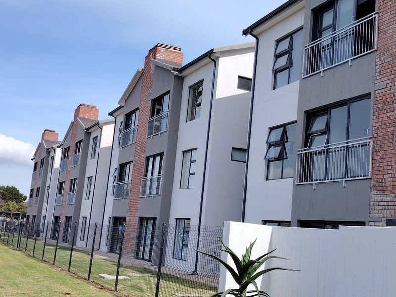 Modern Coastal Living – Walk to the Beach in Central Hartenbos  - Photo 2