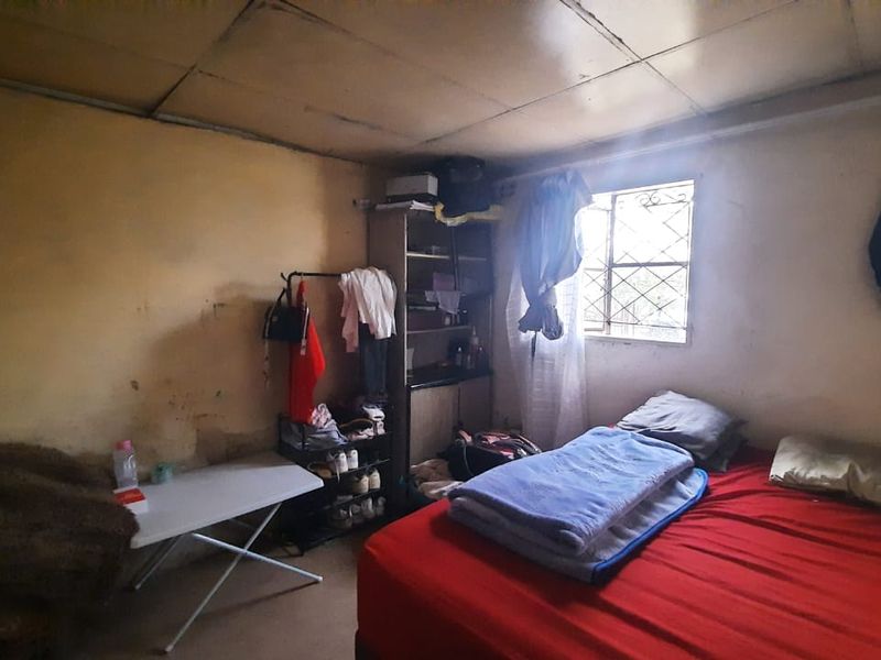 FOR SALE | 2-Bedroom Home with Large Yard – Chiawelo, Johannesburg - Photo 8