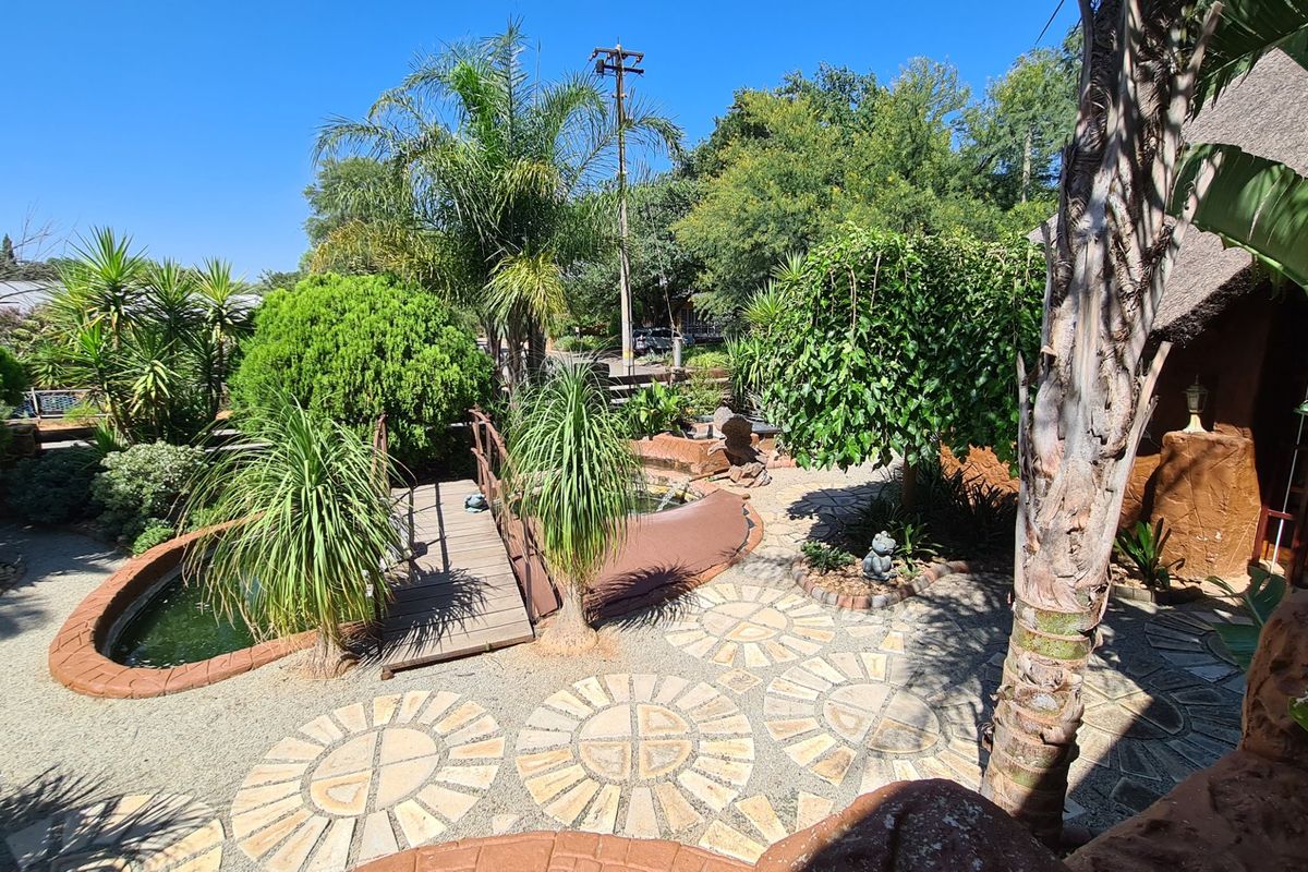 Spacious and versatile family home in the heart of lush Roosheuwel. - Photo 2
