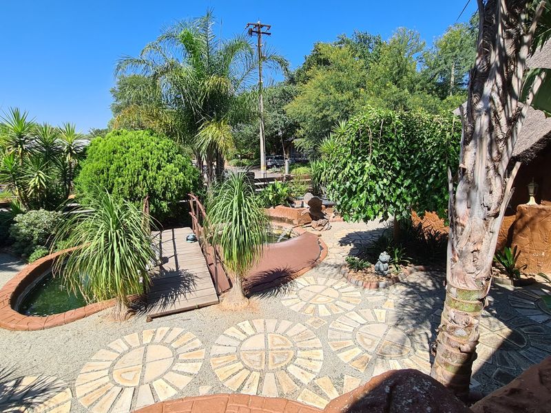Spacious and versatile family home in the heart of lush Roosheuwel. - Photo 2