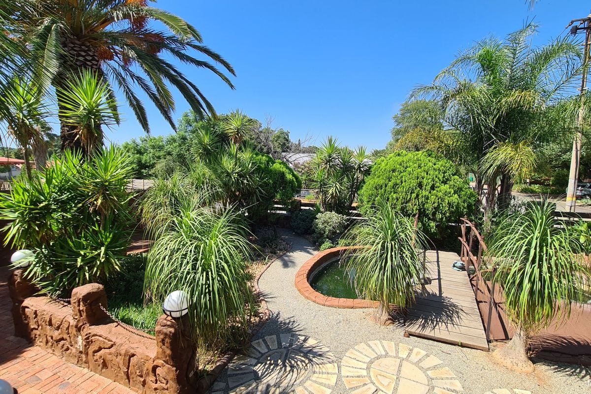 Spacious and versatile family home in the heart of lush Roosheuwel. - Photo 3
