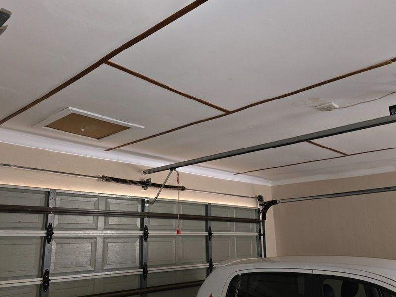 Centrally situated townhouse in Wilkoppies. - Photo 9