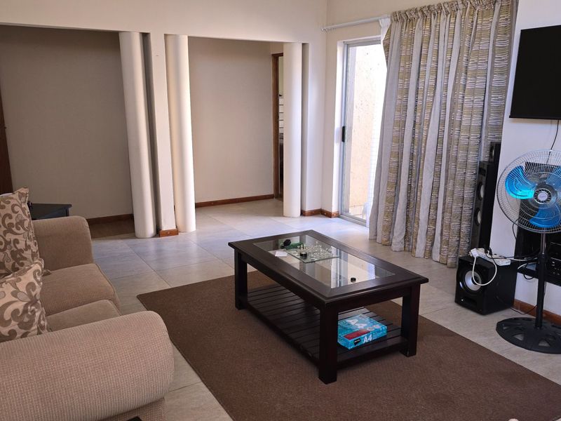 Centrally situated townhouse in Wilkoppies. - Photo 8