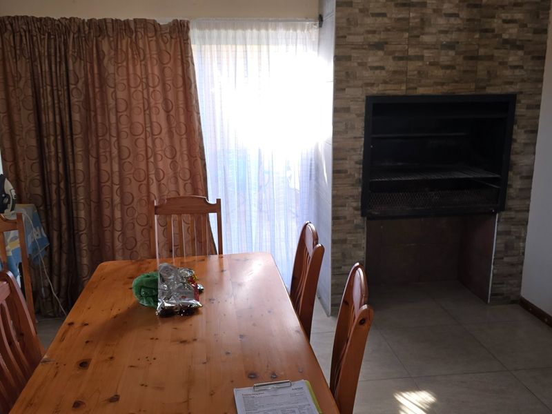 Centrally situated townhouse in Wilkoppies. - Photo 6