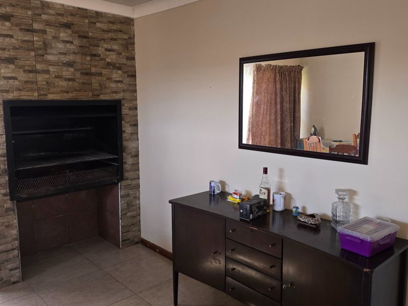 Centrally situated townhouse in Wilkoppies. - Photo 5