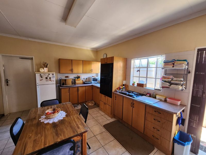 Full Title | Low Upkeep | Bigger than normal - Photo 4