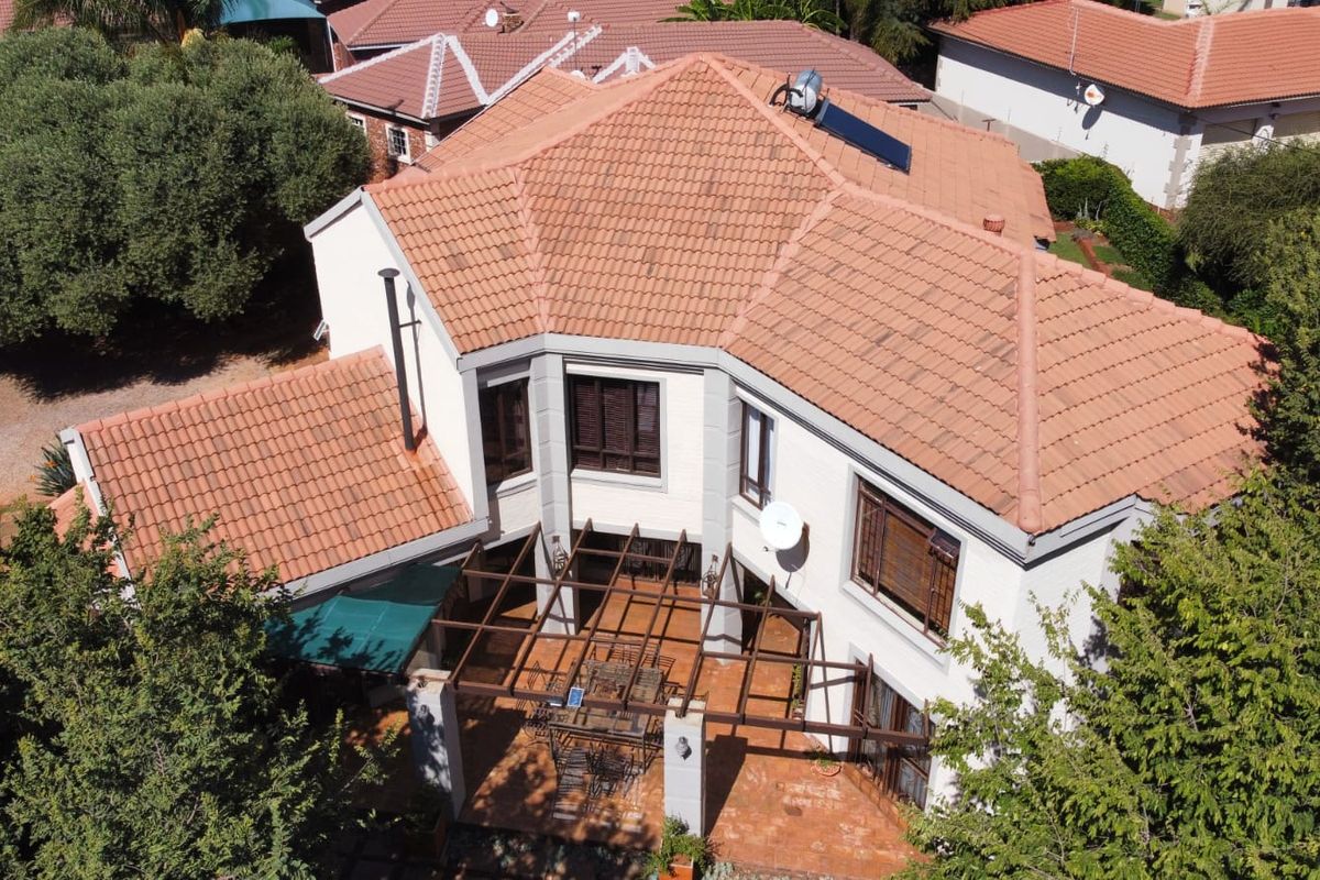 Simply fabulous! A unique and tasteful residence in fashionable Doringkruin. - Photo 3