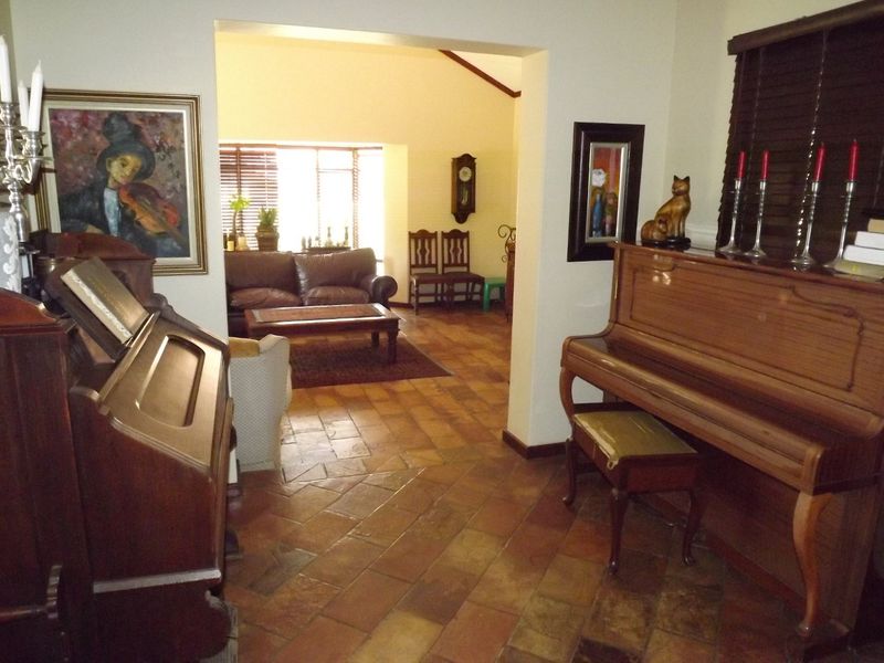 Simply fabulous! A unique and tasteful residence in fashionable Doringkruin. - Photo 6