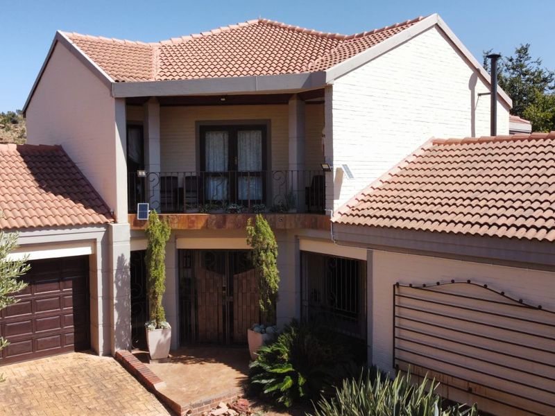 Simply fabulous! A unique and tasteful residence in fashionable Doringkruin. - Photo 2