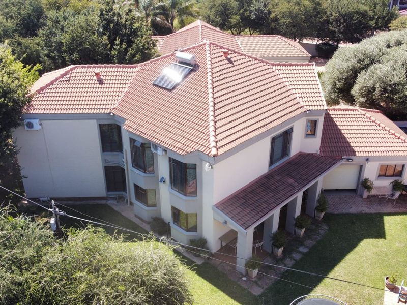 Excellent value. Simply fabulous! A unique and tasteful residence in fashionable Doringkruin. - Photo 1