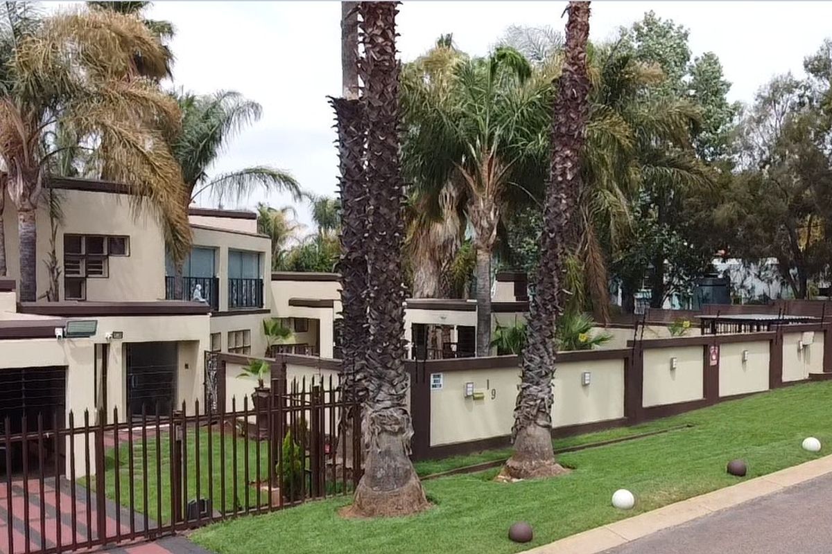 Impressively equipped family home in a quiet street in upmarket Wilkoppies. - Photo 4