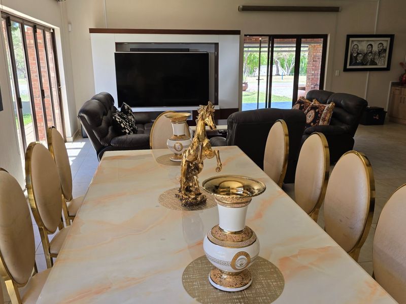 Fabulous property in Orkney Vaal. A substantial home masquerading as a holiday home. - Photo 10