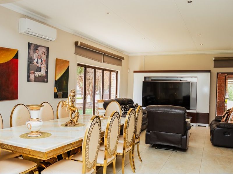 Fabulous property in Orkney Vaal. A substantial home masquerading as a holiday home. - Photo 9