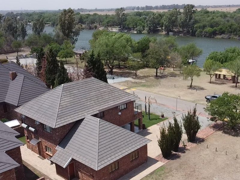 Fabulous property in Orkney Vaal. A substantial home masquerading as a holiday home. - Photo 7