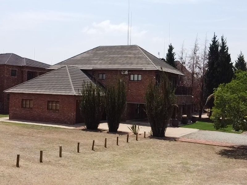 Fabulous property in Orkney Vaal. A substantial home masquerading as a holiday home. - Photo 8