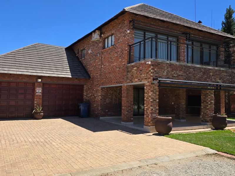 Fabulous property in Orkney Vaal. A substantial home masquerading as a holiday home. - Photo 1