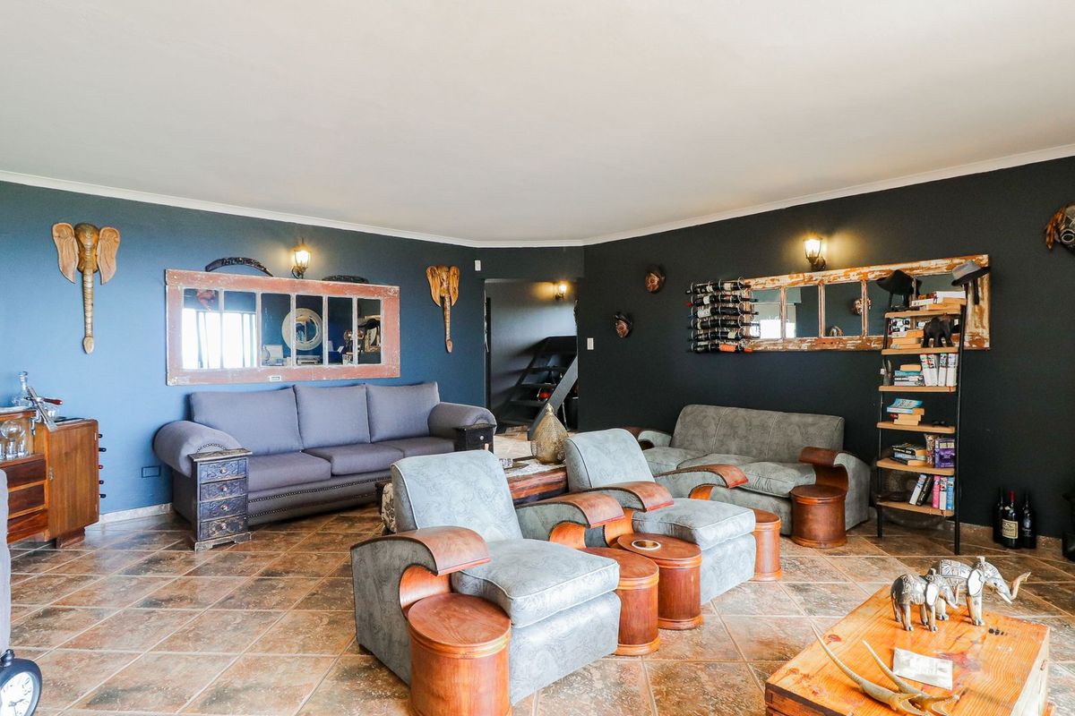 BEAUTIFULLY RENOVATED HOME WITH STUNNING SEA VIEWS - Photo 5