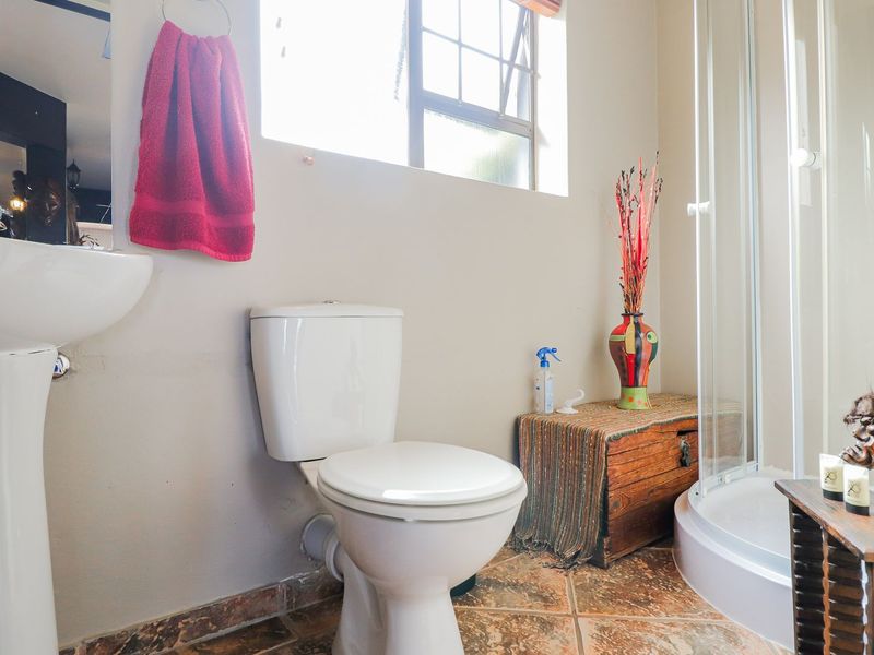 BEAUTIFULLY RENOVATED HOME WITH STUNNING SEA VIEWS - Photo 10