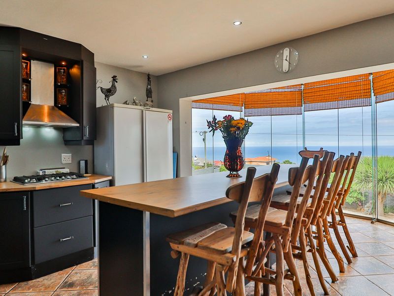 BEAUTIFULLY RENOVATED HOME WITH STUNNING SEA VIEWS - Photo 6