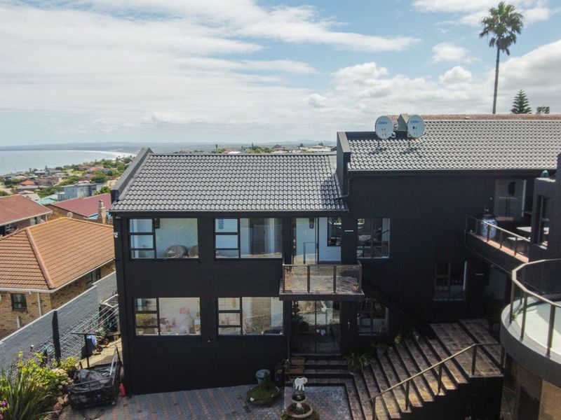 BEAUTIFULLY RENOVATED HOME WITH STUNNING SEA VIEWS - Photo 1