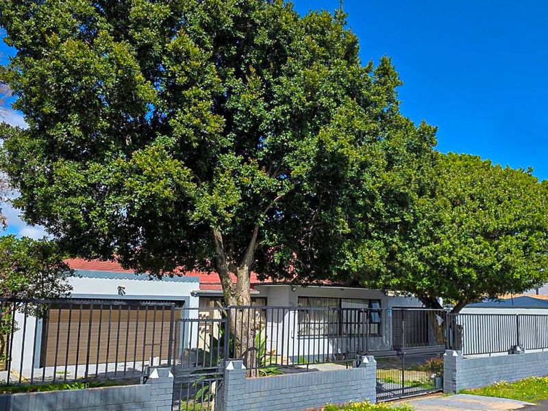 Stunning Family Home in Sought-After Suburb!   - Photo 6