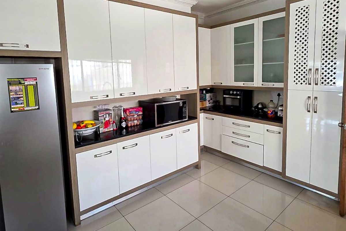 Stunning Family Home in Sought-After Suburb!   - Photo 5