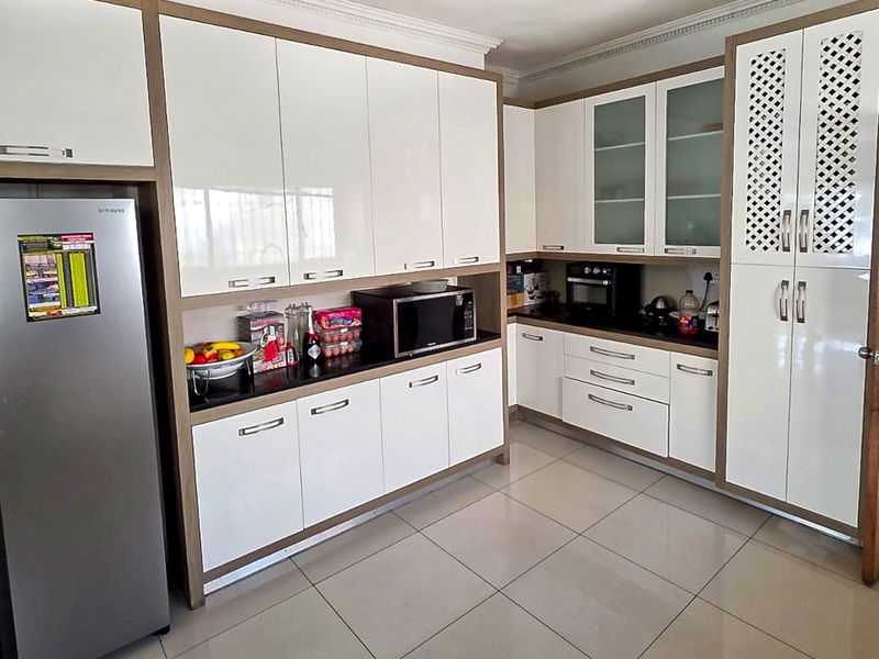 Stunning Family Home in Sought-After Suburb!   - Photo 5