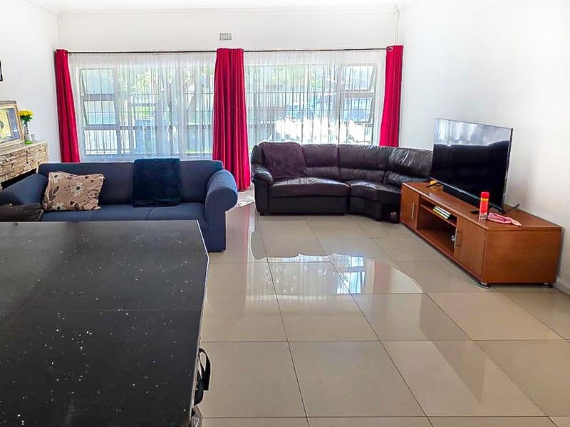 Stunning Family Home in Sought-After Suburb!   - Photo 7