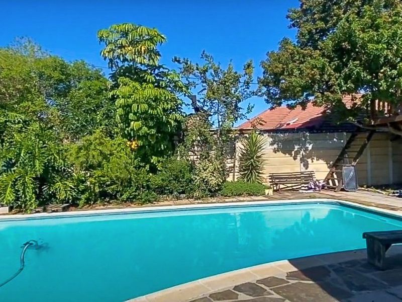 Stunning Family Home in Sought-After Suburb!   - Photo 2