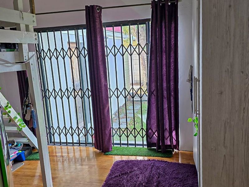 Stunning Family Home in Sought-After Suburb!   - Photo 4