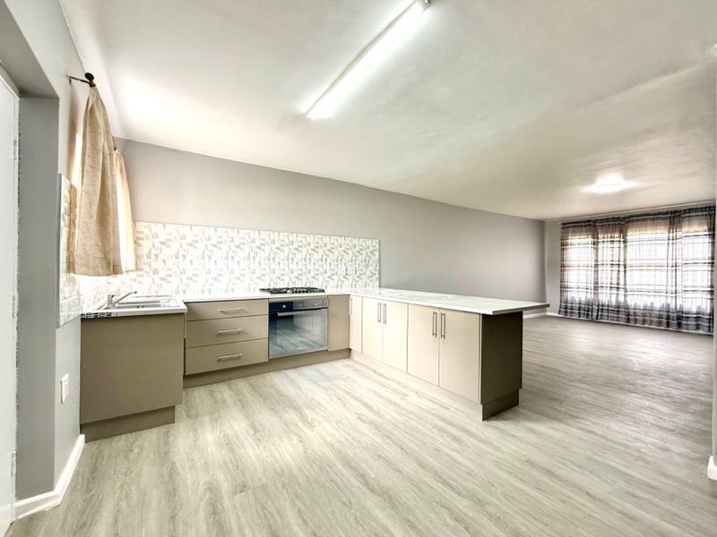 Newly renovated open plan secure unit close to Cape Rd - Photo 2