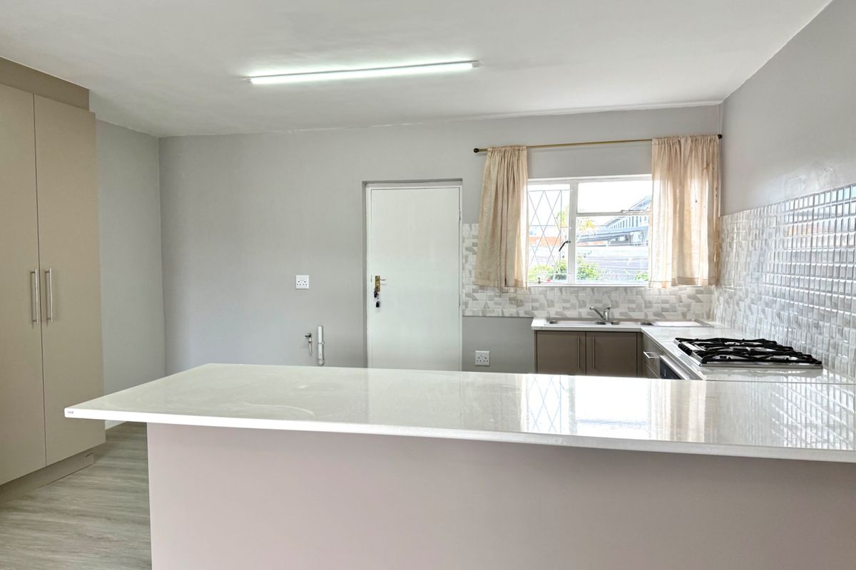 Newly renovated open plan secure unit close to Cape Rd - Photo 4